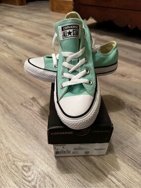 Converse Mint Green Low Top Sneakers Chuck Taylor size 6mns 4mns